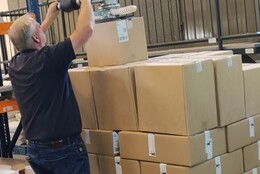 Case Study: Podnośnik podciśnieniowy FIPA do worków usprawnia logistykę wewnętrzną w sklepie internetowym oferującym mąki i produkty zbożowe